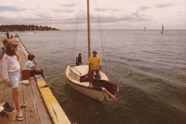 CB15-Ronrico-1986-Alan-Luxmore-stern-Tony-Cushen-arriving-Portsea-Pier